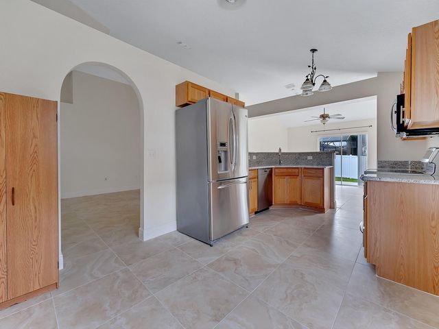 2111 CORNER POINT COURT, Orlando, FL 32820