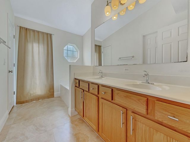 2111 CORNER POINT COURT, Orlando, FL 32820