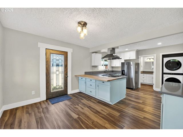 304 WARNER St, Oregon City, OR 97045