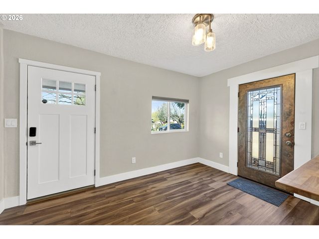 304 WARNER St, Oregon City, OR 97045