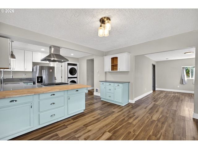 304 WARNER St, Oregon City, OR 97045