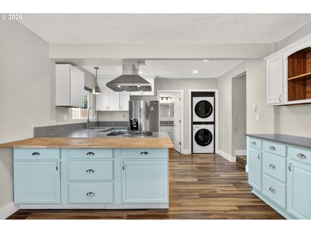 304 WARNER St, Oregon City, OR 97045