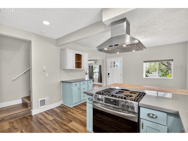 304 WARNER St, Oregon City, OR 97045