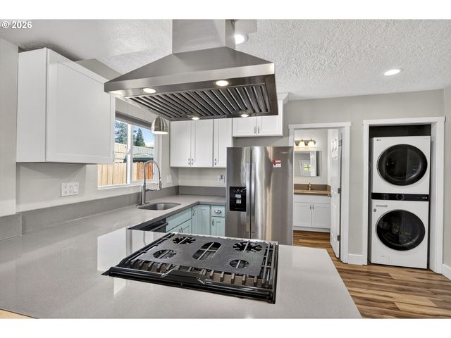 304 WARNER St, Oregon City, OR 97045