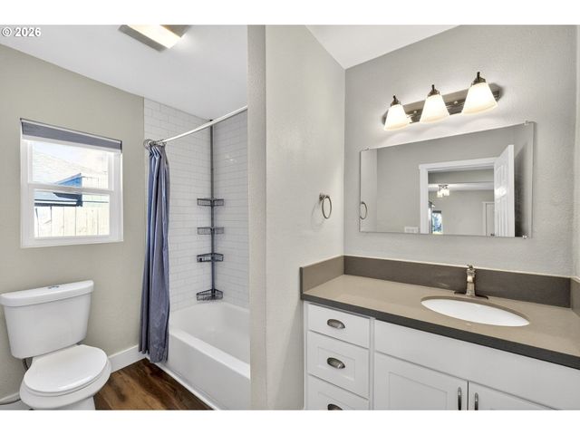 304 WARNER St, Oregon City, OR 97045