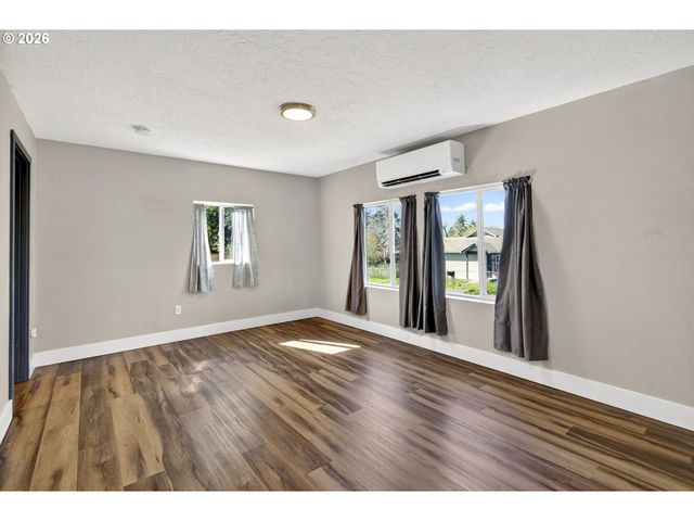 304 WARNER St, Oregon City, OR 97045