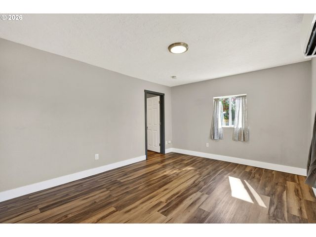 304 WARNER St, Oregon City, OR 97045