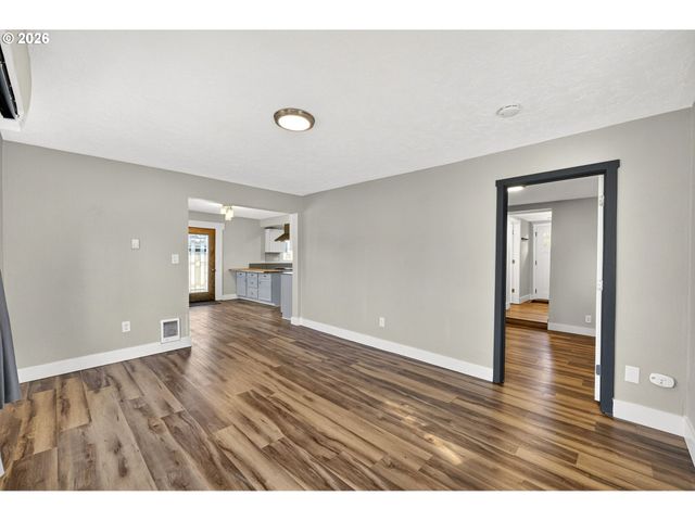 304 WARNER St, Oregon City, OR 97045