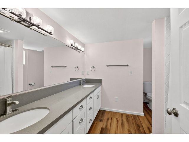 304 WARNER St, Oregon City, OR 97045