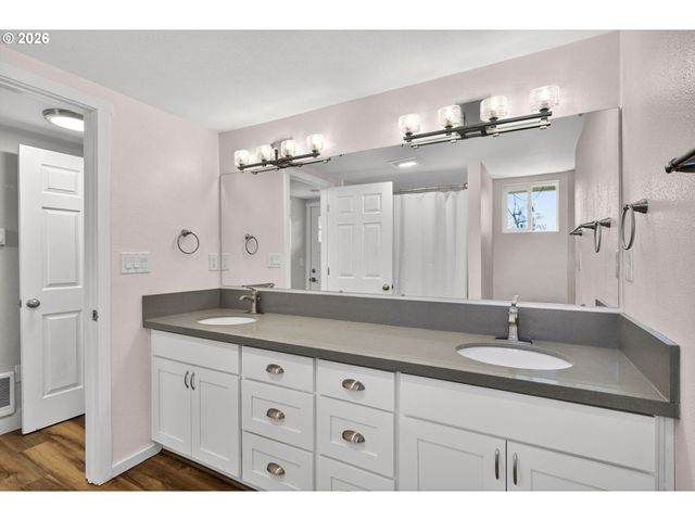 304 WARNER St, Oregon City, OR 97045