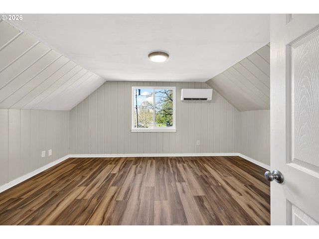 304 WARNER St, Oregon City, OR 97045