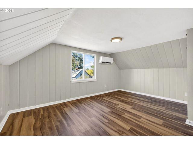 304 WARNER St, Oregon City, OR 97045