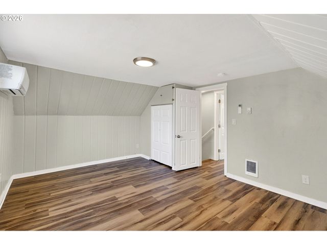 304 WARNER St, Oregon City, OR 97045