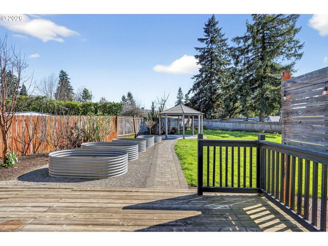 304 WARNER St, Oregon City, OR 97045