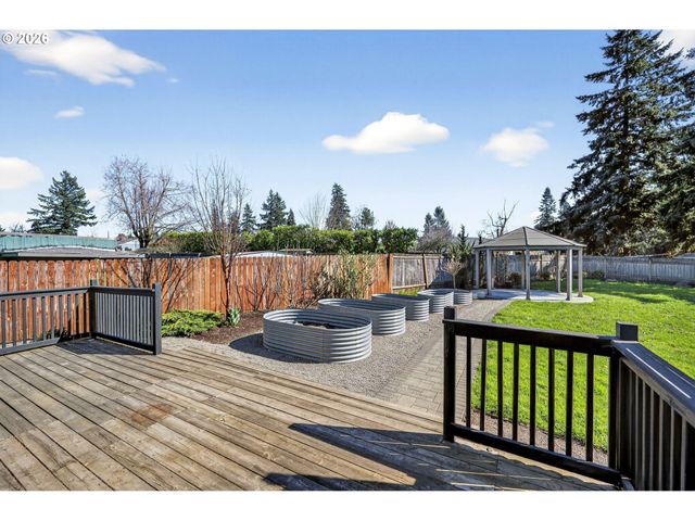 304 WARNER St, Oregon City, OR 97045