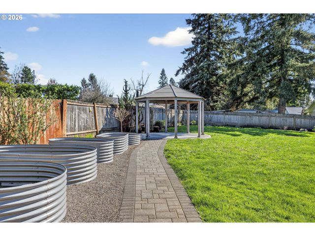 304 WARNER St, Oregon City, OR 97045