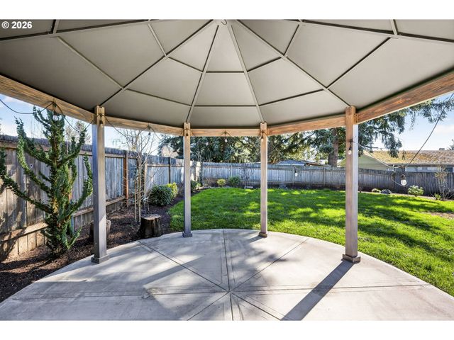 304 WARNER St, Oregon City, OR 97045