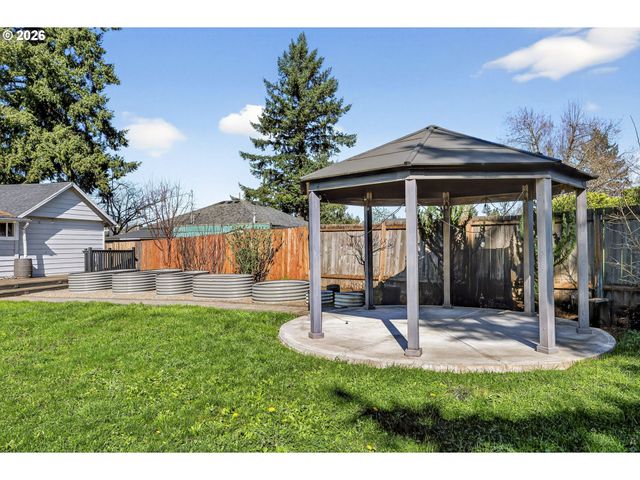 304 WARNER St, Oregon City, OR 97045