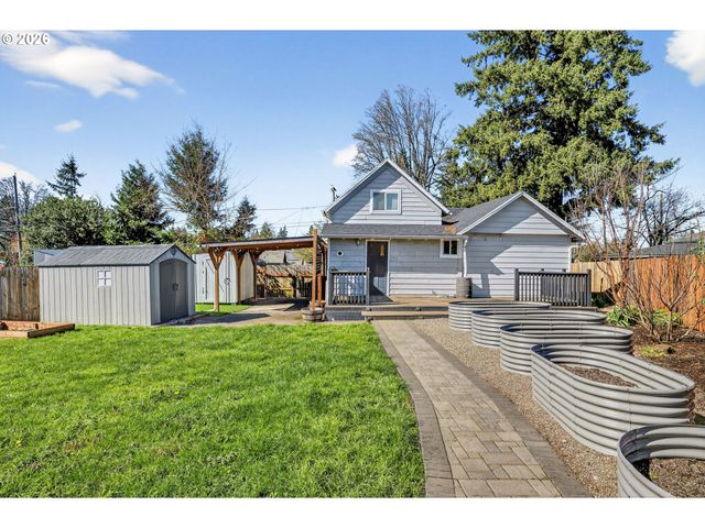 304 WARNER St, Oregon City, OR 97045