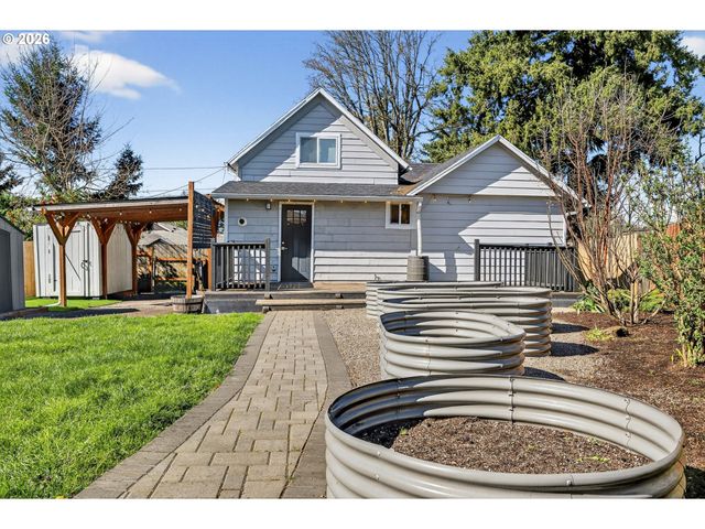 304 WARNER St, Oregon City, OR 97045
