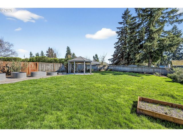 304 WARNER St, Oregon City, OR 97045