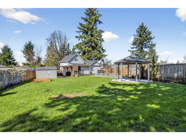 304 WARNER St, Oregon City, OR 97045