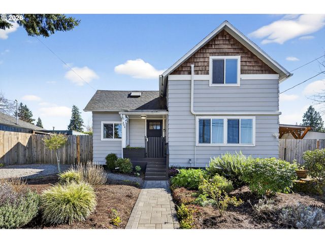 304 WARNER St, Oregon City, OR 97045
