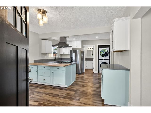 304 WARNER St, Oregon City, OR 97045