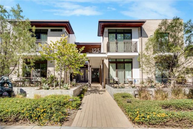 125 Hurlbut Street 202, Pasadena, CA 91105