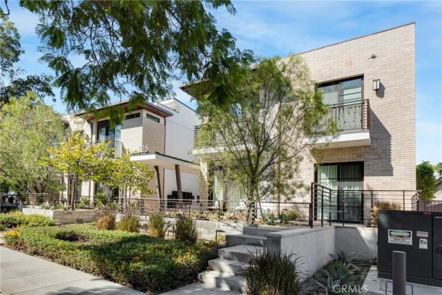 125 Hurlbut Street 202, Pasadena, CA 91105