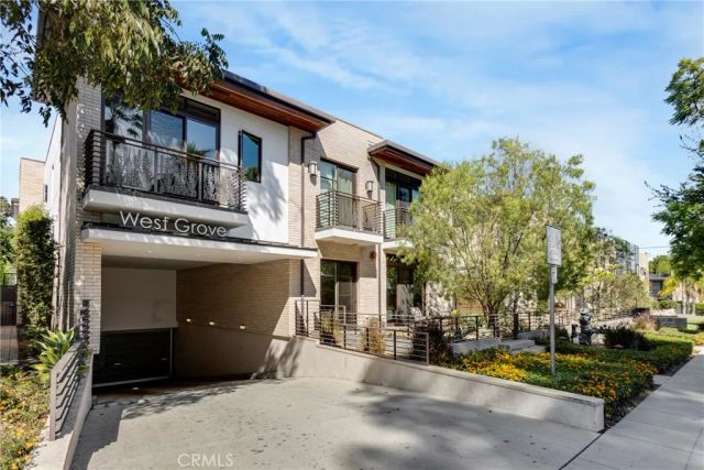 125 Hurlbut Street 202, Pasadena, CA 91105
