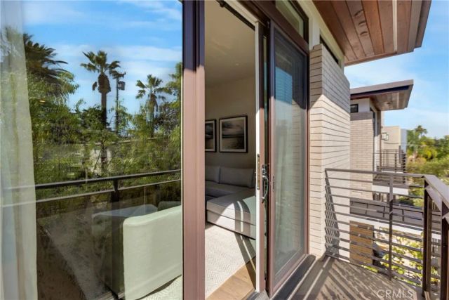 125 Hurlbut Street 202, Pasadena, CA 91105