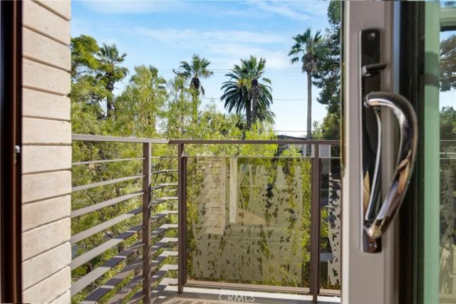 125 Hurlbut Street 202, Pasadena, CA 91105