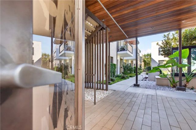 125 Hurlbut Street 202, Pasadena, CA 91105