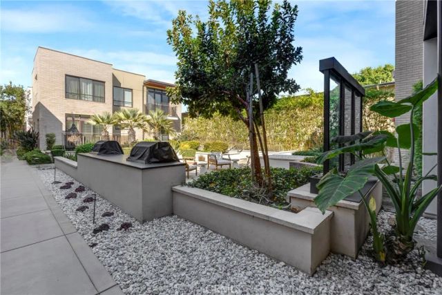 125 Hurlbut Street 202, Pasadena, CA 91105