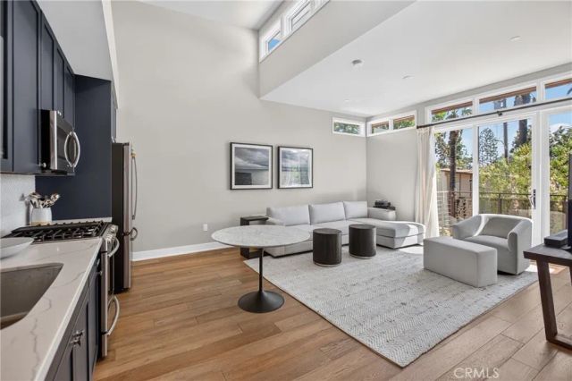 125 Hurlbut Street 202, Pasadena, CA 91105