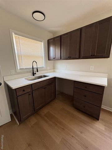 24225 Ridgedale Street, Oak Park, MI 48237