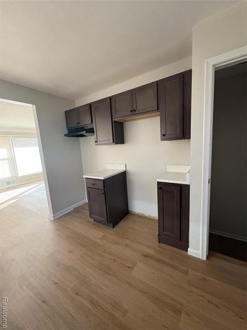 24225 Ridgedale Street, Oak Park, MI 48237