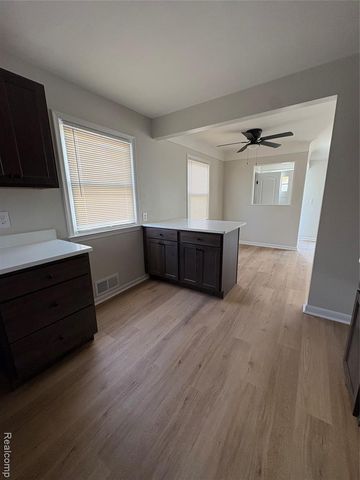 24225 Ridgedale Street, Oak Park, MI 48237