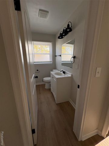 24225 Ridgedale Street, Oak Park, MI 48237