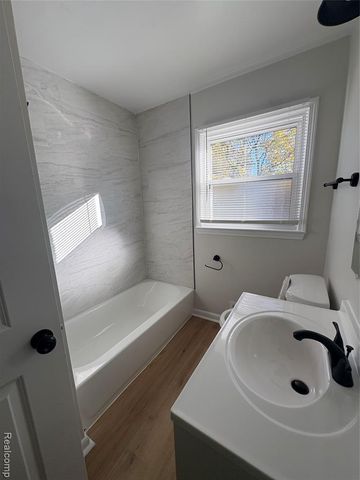 24225 Ridgedale Street, Oak Park, MI 48237