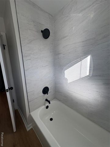 24225 Ridgedale Street, Oak Park, MI 48237