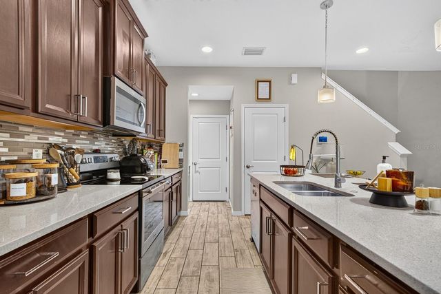 6717 CITRUS CREEK LANE, Tampa, FL 33625