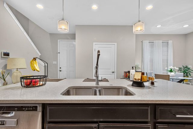 6717 CITRUS CREEK LANE, Tampa, FL 33625
