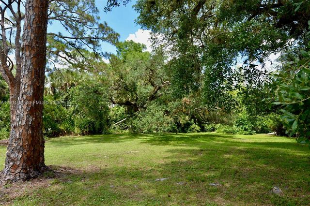 18220 Elmwood, Alva, FL 33920