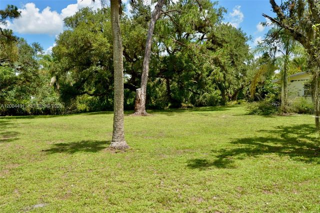 18220 Elmwood, Alva, FL 33920