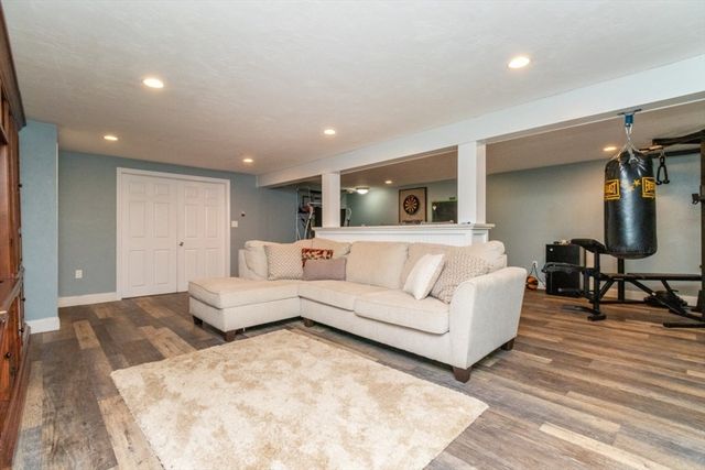 745 Washington St, Walpole, MA 02081