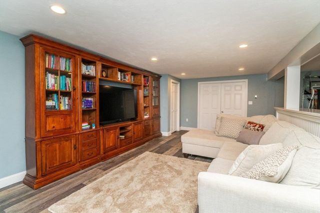 745 Washington St, Walpole, MA 02081