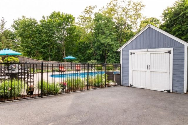 745 Washington St, Walpole, MA 02081