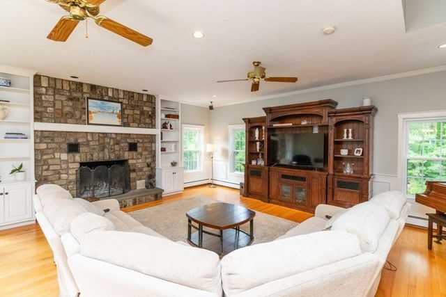 745 Washington St, Walpole, MA 02081